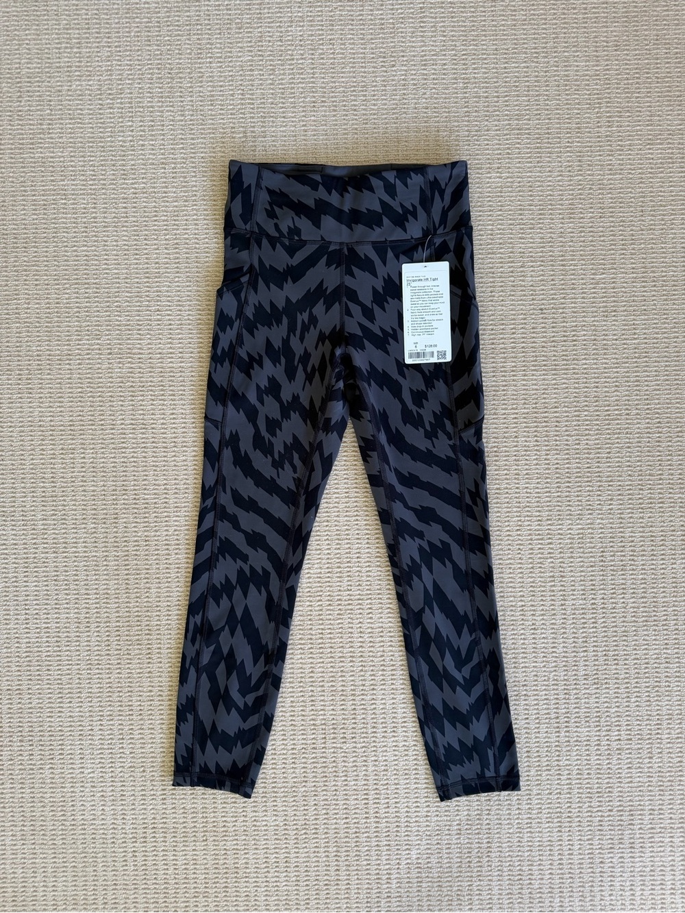 NWT LuluLemon Invigorate HR Tight 25” Grey/Black Patterned Leggings. Size 6.